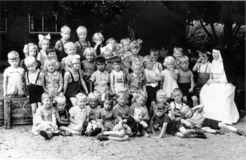 RK Kleuterschool 1954 klas 1 &amp; 2