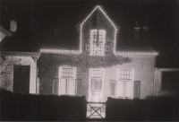 Huis W.G.F. Jansen verlicht aan de torenlaan