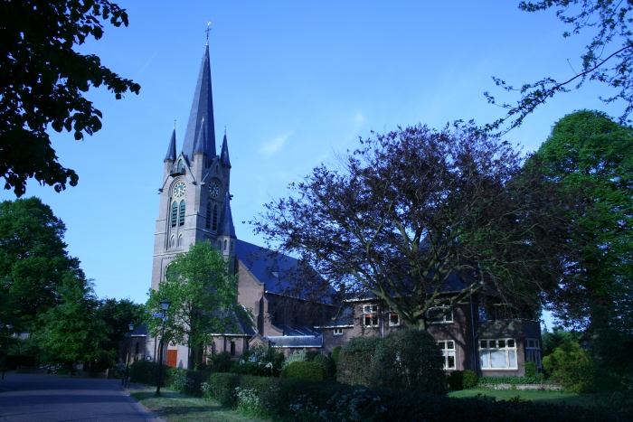 R.K. Vituskerk en Pastorie Kerklaan
