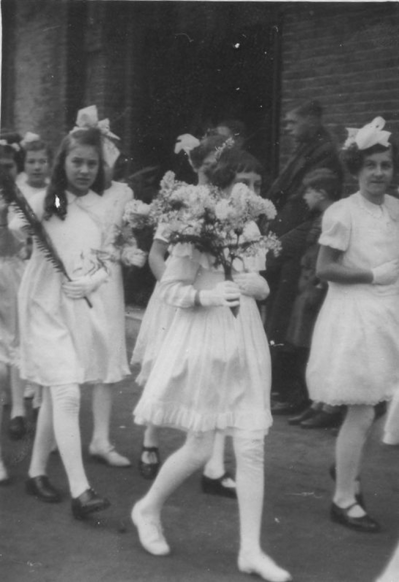 processie bruidjes.( archief Heerschop )