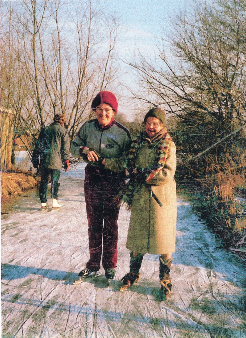 Zuster Auxilia op de schaats ca 1970