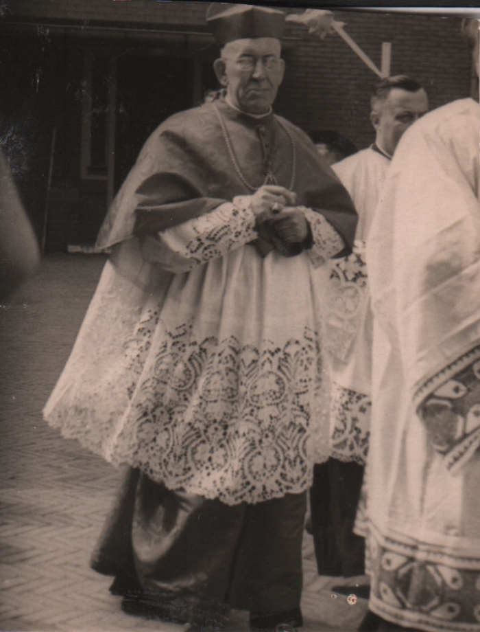 sacramentsprocessie 1947,Kardinaal J. de Jong.