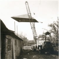 Kerklaan,plaatsen dak hooiberg