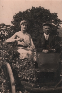 Willem, (Bode)de Graaf kermisweek 24 aug. 1932, Met Zijn dochter Marie