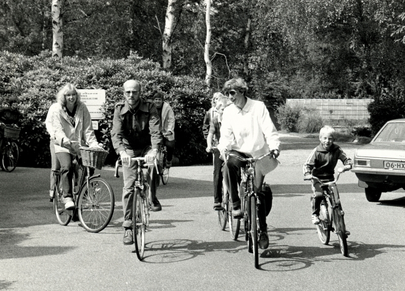 wethouder op de fiets 4 mei 1980