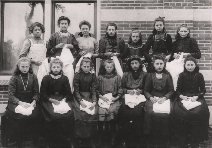 Naaischool ca. 1916 - 1917