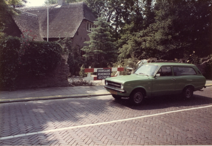 auto door de muur 1972