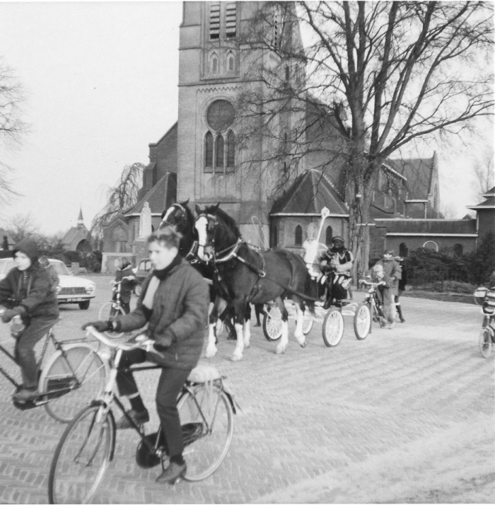 inhalen Sinterklaas met sjees 1968