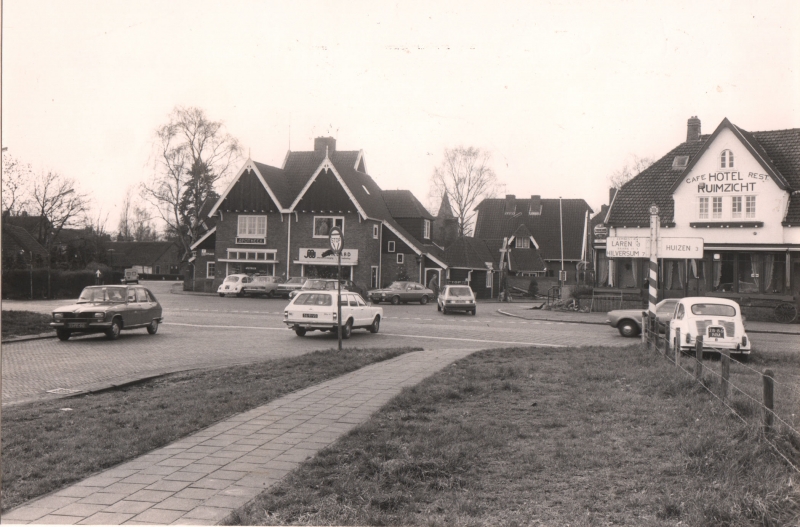 kruispunt Huizerweg-Naarderweg-Bergweg 1978