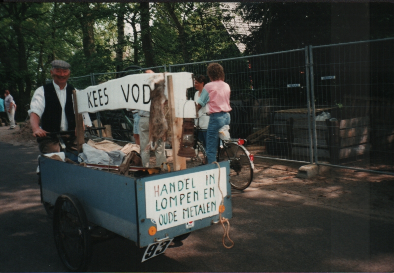 Bevrijdingsoptocht 1995 Bakfiets Kees Vod alias Ben Steenbeek.