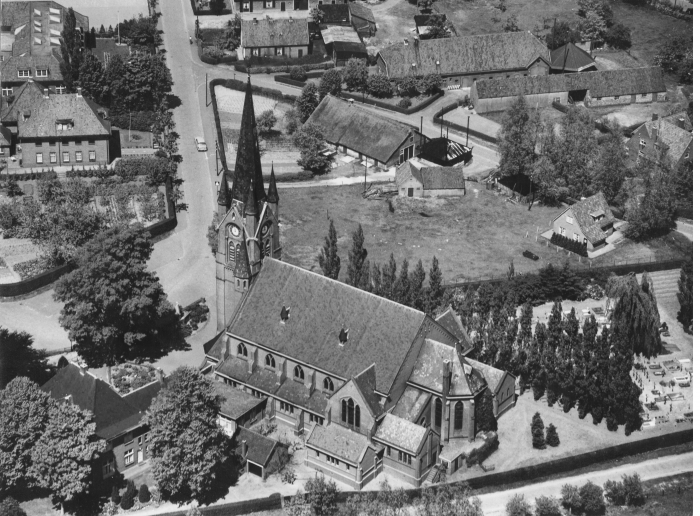 Luchtfoto RK Kerk 1954