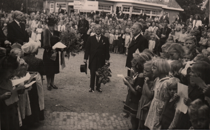 Inhalen burgemeester Middelhoff in 1946