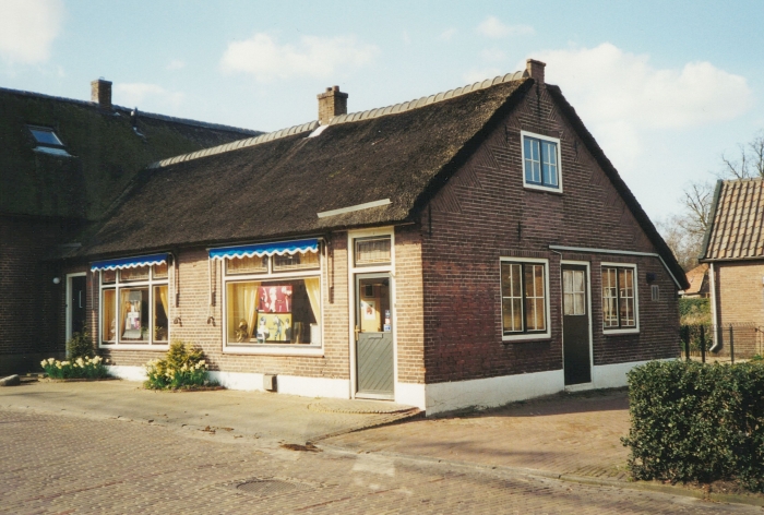 Brinklaan 9 (voormalige melkhandel J. v.d.  Zwaan) (1999)