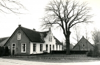 Brinklaan 2  hoek Dorpsstraat